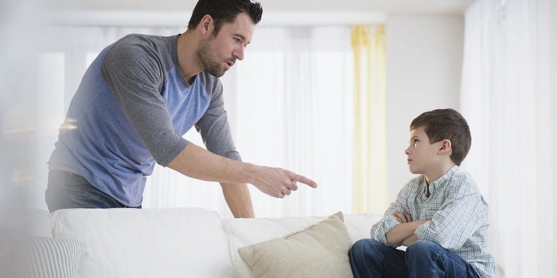 Điềm báo của giấc mơ bị bố la mắng 